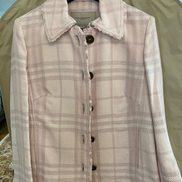 Burberry classic blazer with 3/4 inch sleeves - Picture 3 of 6